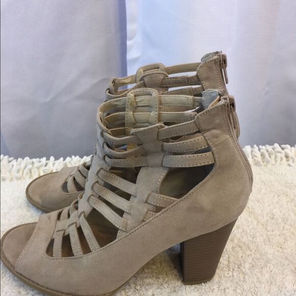Guess Beige suede zipper heels block boots size 8.5 - Picture 1 of 5